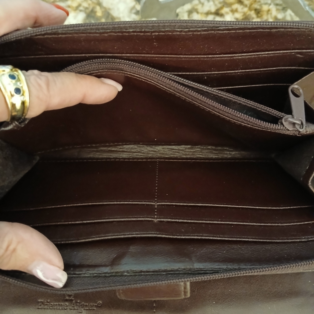 Vintage Etienne Aigner Brown Leather Wallet With Emblem - Picture 8 of 8